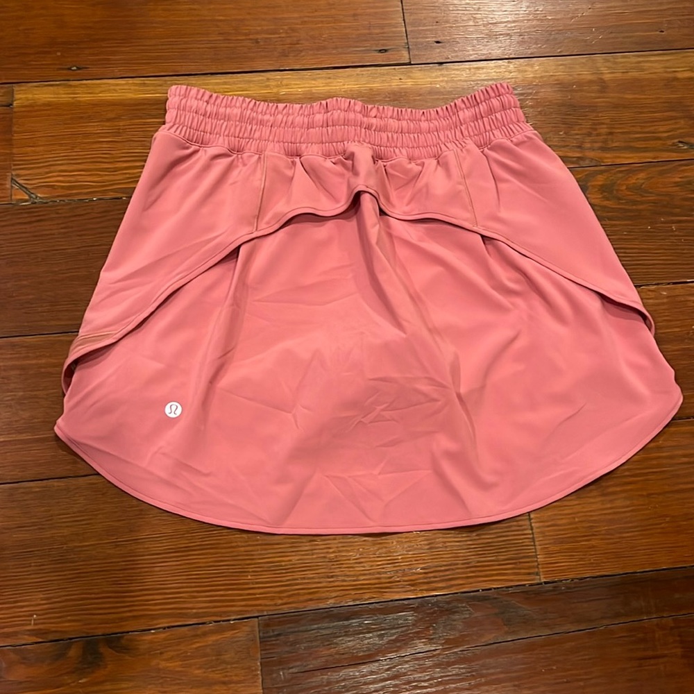 Lululemon Hotty Hot High Rise Skirt Size 8 Regular in Brier Rose